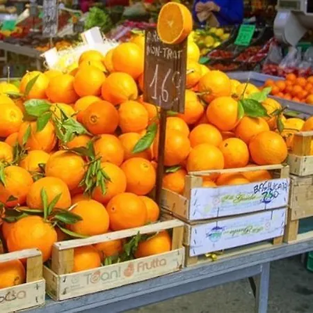 Lägenhet La Casa Del Mercato *